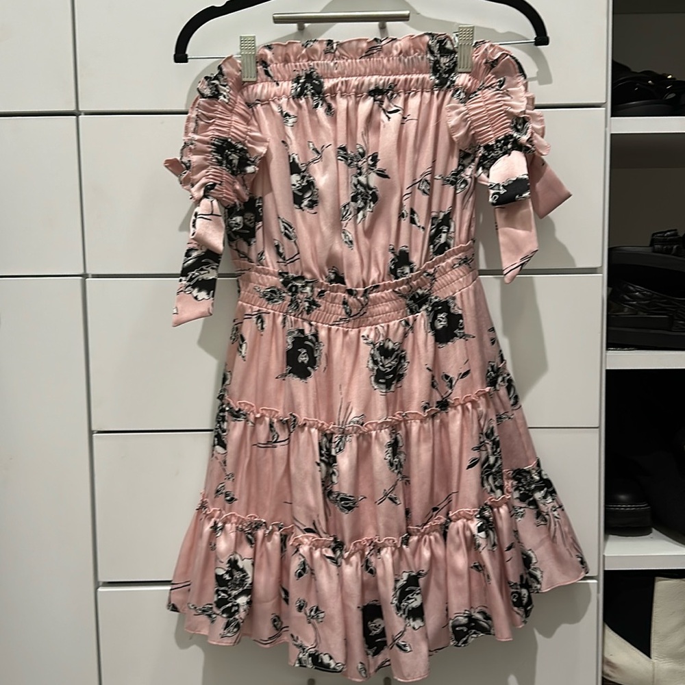 Miss off shoulder silky dress